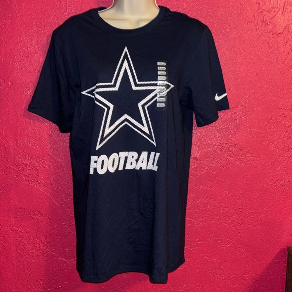NWOT Nike NFL Dallas Cowboy navy blue tee with white logo. Sz small.